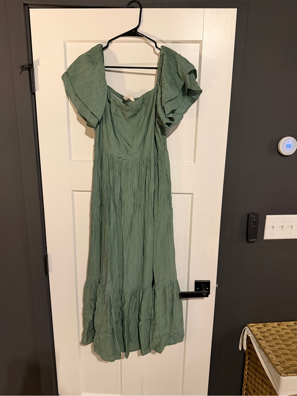 Women's Sage Green Maxi Dress with Puff Sleeves
